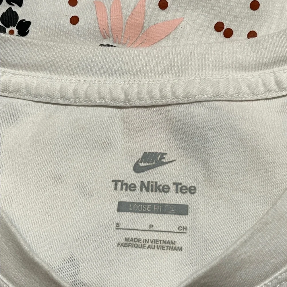 Nike “The Nike Tee” Cropped Tee in White w/Floral Design Women’s Sz Small